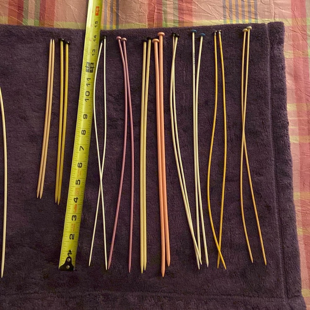 Lot of 10 pair vintage knitting needles and 3 singles